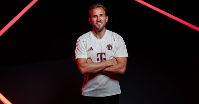 harry kane wearing bayern munich 2023-24 third shirt in whitel